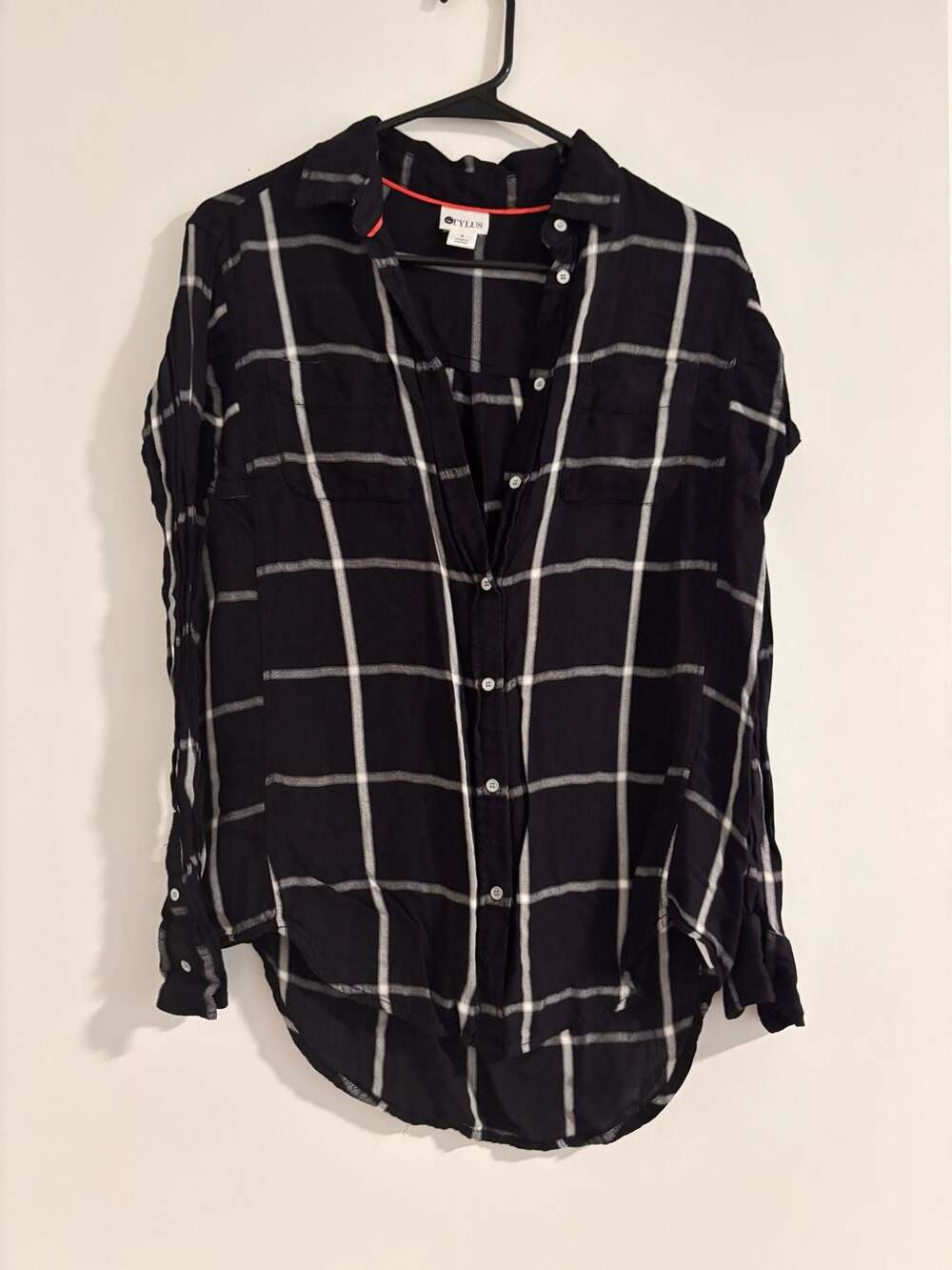 Stylus Women's Black and White Windowpane Plaid Long Sleeve Button-Down Shirt